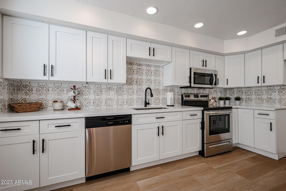 18811 N 19th Ave unit 1009, Phoenix, AZ 85027 - photo 1