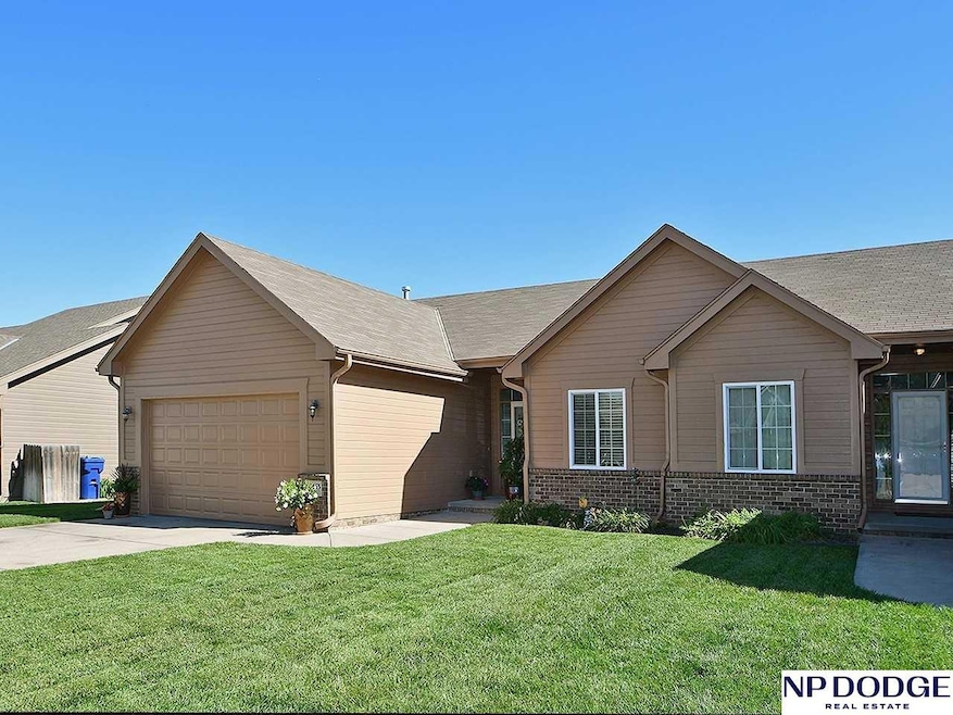 3463 Piney Creek Dr, Elkhorn, NE 68022 - photo 1