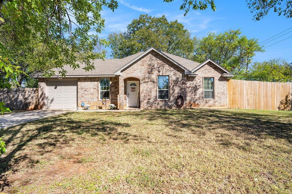 202 Gatrix Ave, Cleburne, TX 76033 - photo 1
