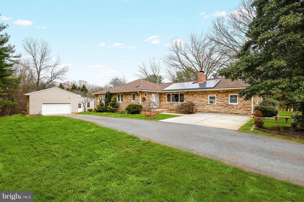 1102 Dundee Rd, Sykesville, MD 21784 - photo 1