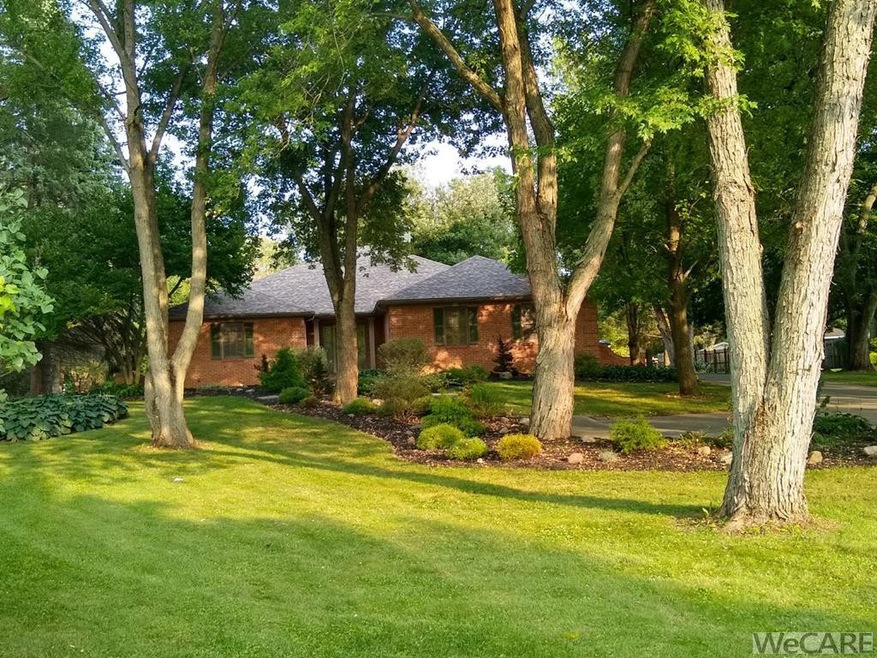 2305 Meadow Ln, Lima, OH 45806 - photo 1