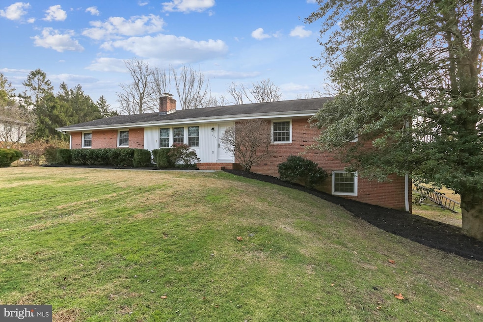 606 Vierling Dr, Silver Spring, MD 20904 - photo 1