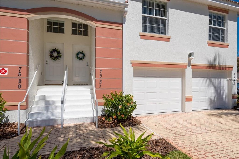 Welcome home to your 2nd story condo!