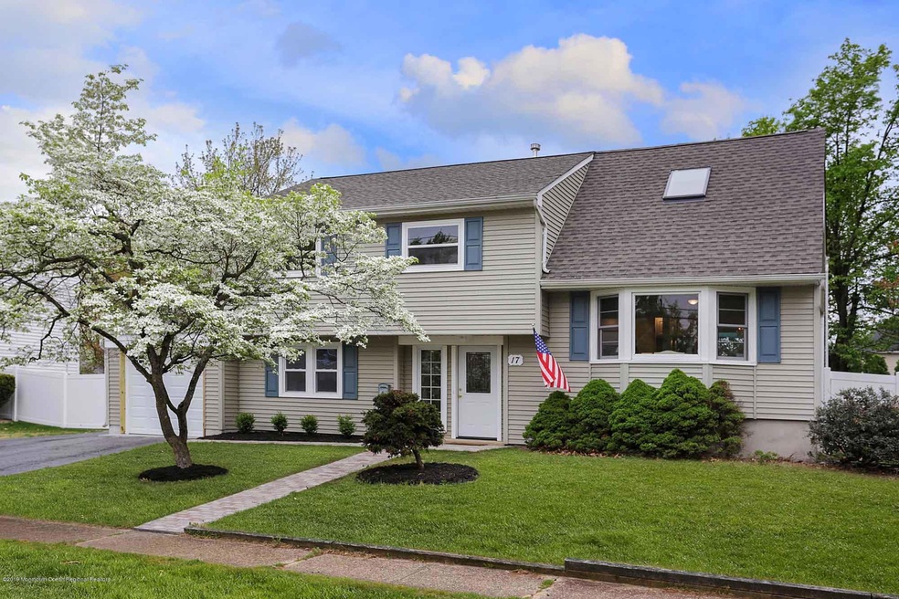 17 Ridge Dr