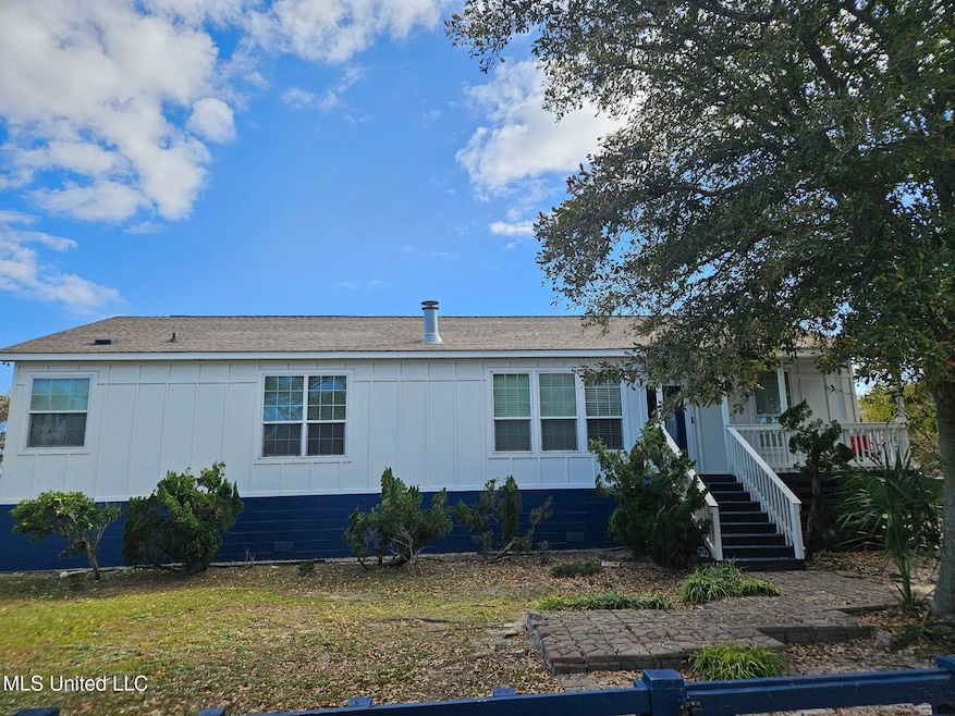 1514 Ellis Dr, Pass Christian, MS 39571 - photo 1