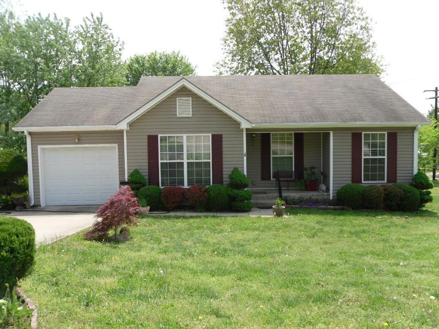 325 Pine Hill Dr, Hopkinsville, KY 42240 - photo 1