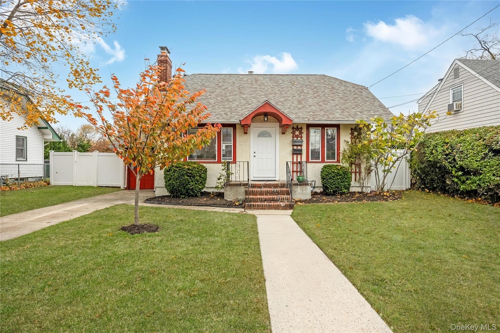 51 Castleton Ct, Oceanside, NY 11572 - photo 1