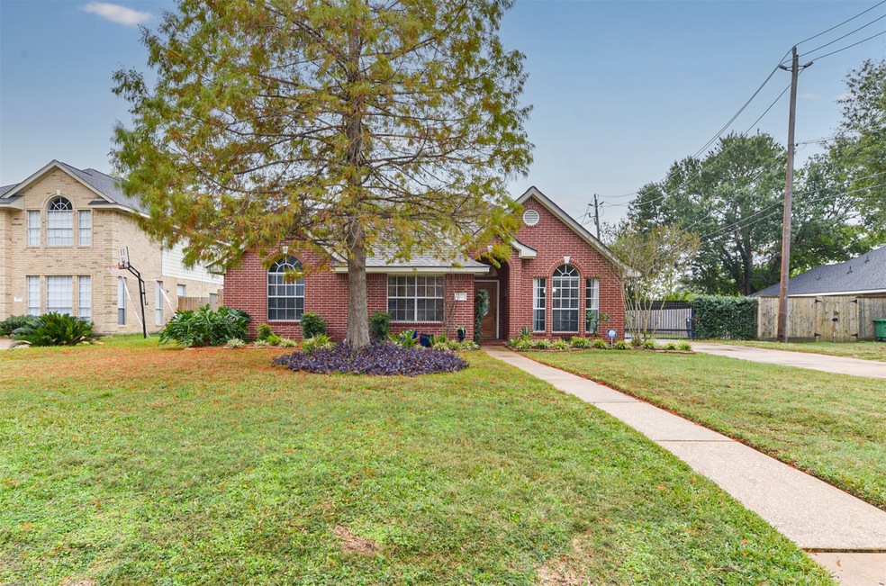 4007 Cypress Grove Ln, Houston, TX 77088 - photo 1