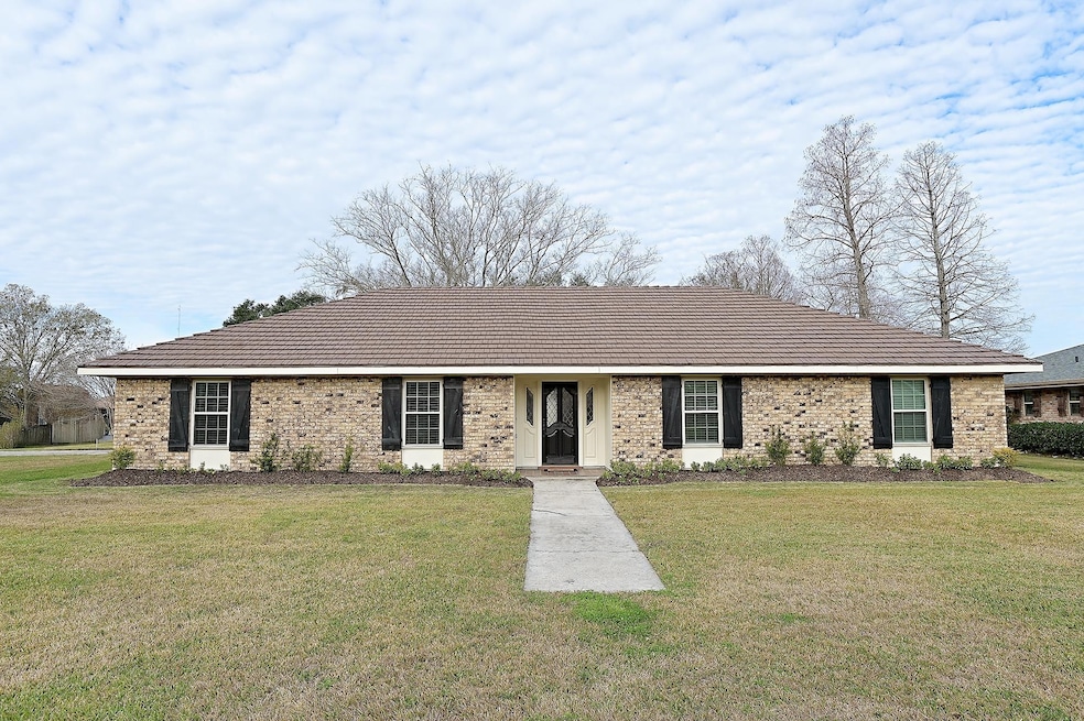 304 Winder Rd, Thibodaux, LA 70301 - photo 1