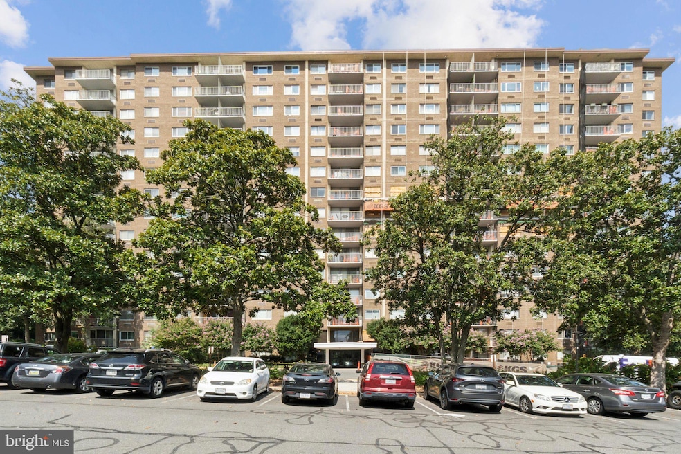 Hunting Creek Club unit 111, Alexandria, VA 22303 - photo 1