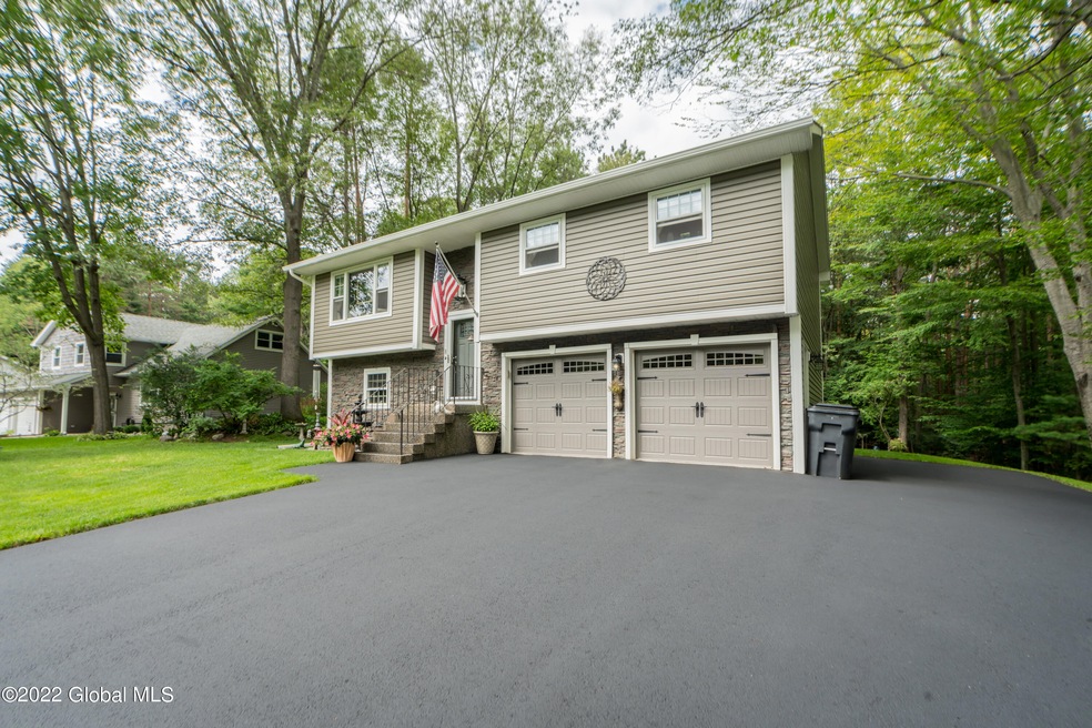 8 Wineberry Ln, Ballston Spa, NY 12020 - photo 1