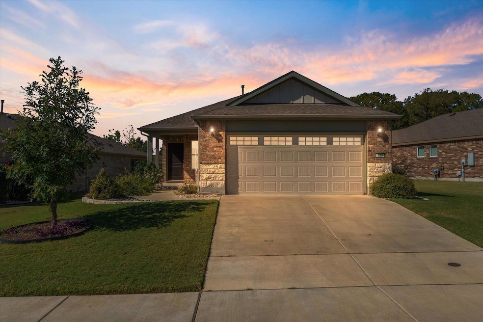 400 Holiday Creek Ln, Georgetown, TX 78633 - photo 1