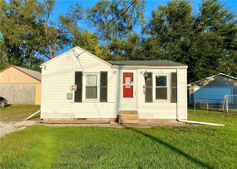 813 E 21st St, Des Moines, IA 50317 - photo 1