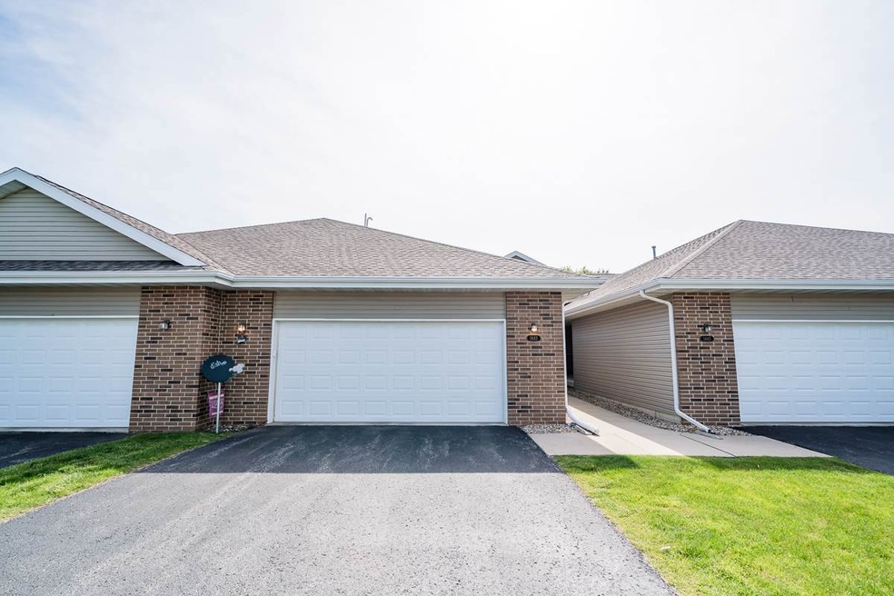 1443 Asbury Ln, Waterloo, IA 50701 - photo 1