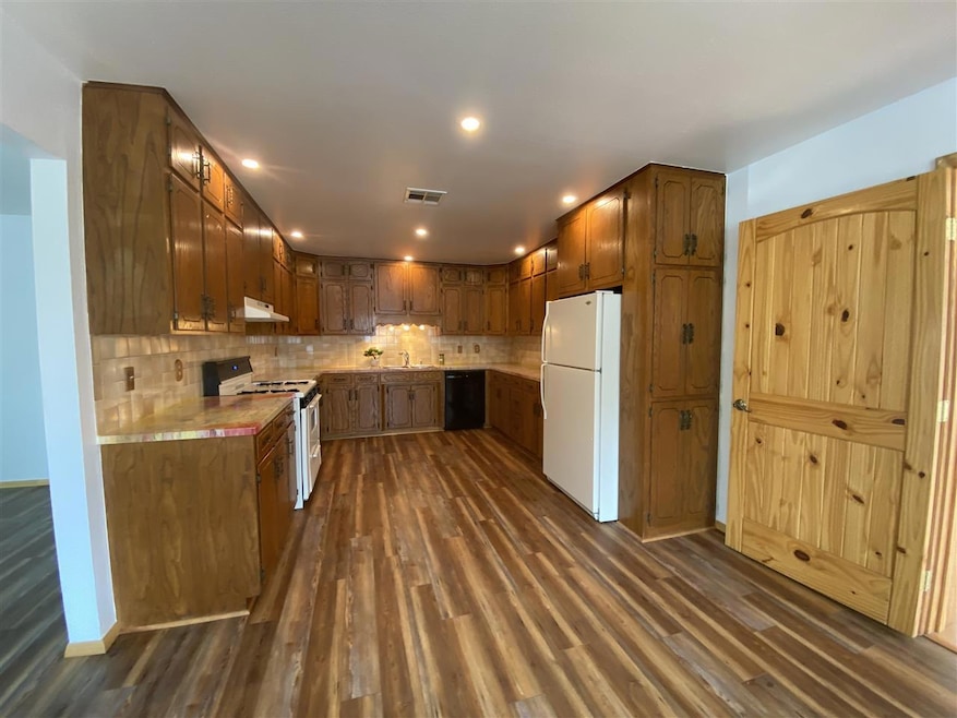 1308 Hendrix Ave, Alamogordo, NM 88310 - photo 1