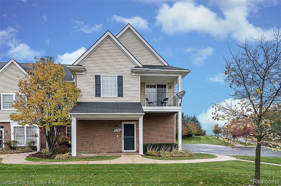 3492 Kneeland Cir, blue sky.JPG