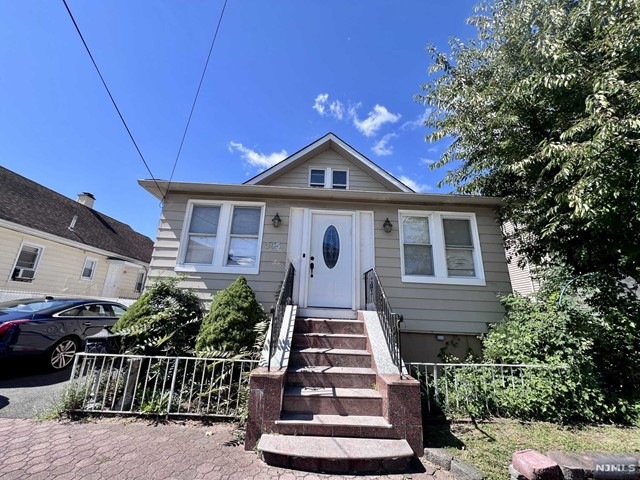 395 Taylor Ave, Hackensack, NJ 07601 - photo 1