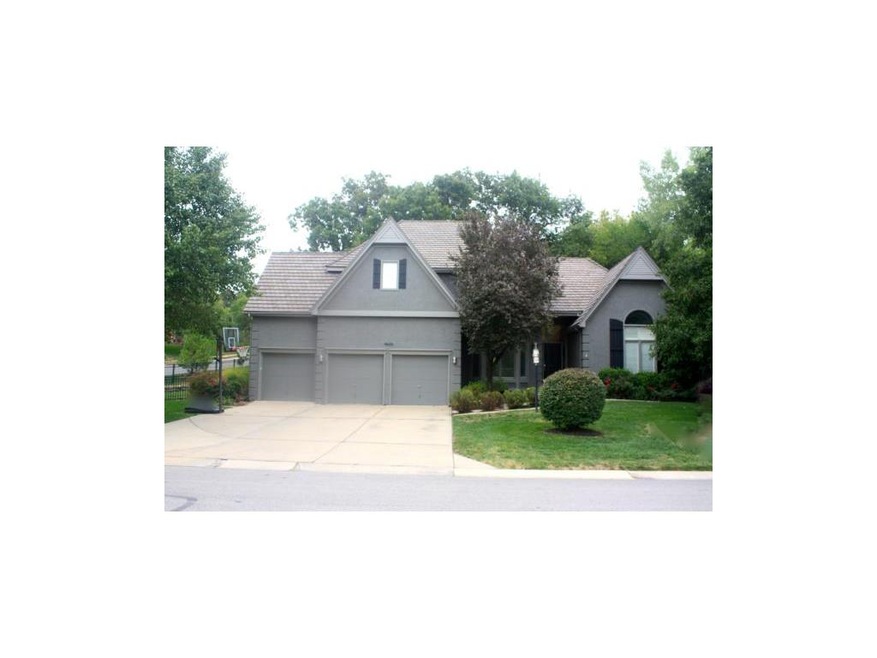 !.5 story home in Saddlebrooke Subdivision
