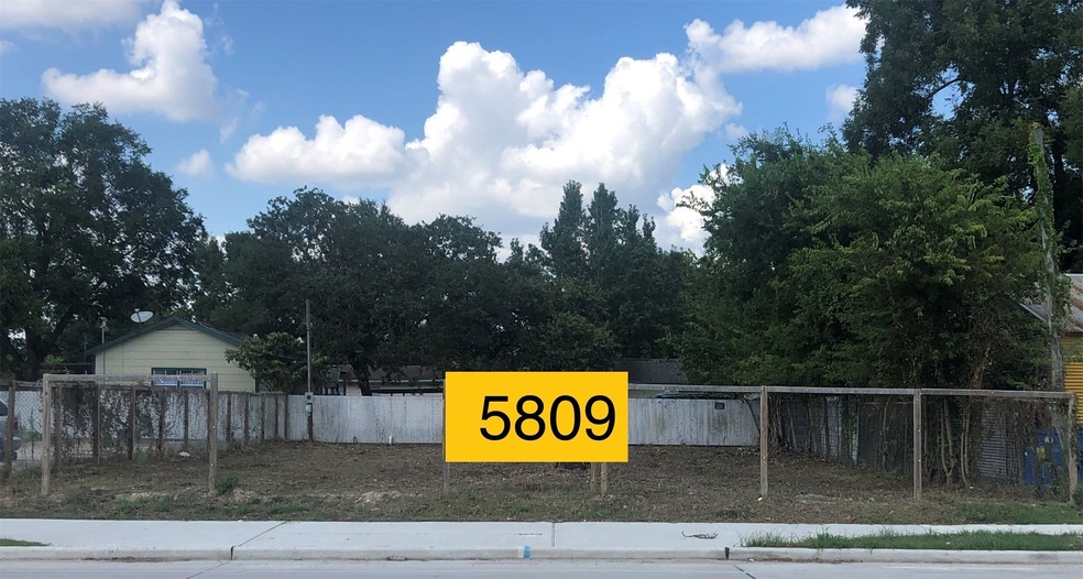 5809 Laura Koppe Rd, Houston, TX 77016 - photo 1