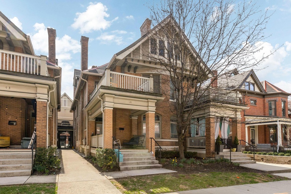 2021-03-23 17 W 3rd Ave #221 01