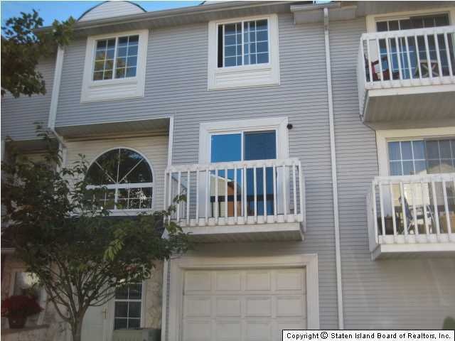 41 Country Dr N unit A, Staten Island, NY 10314 - photo 1