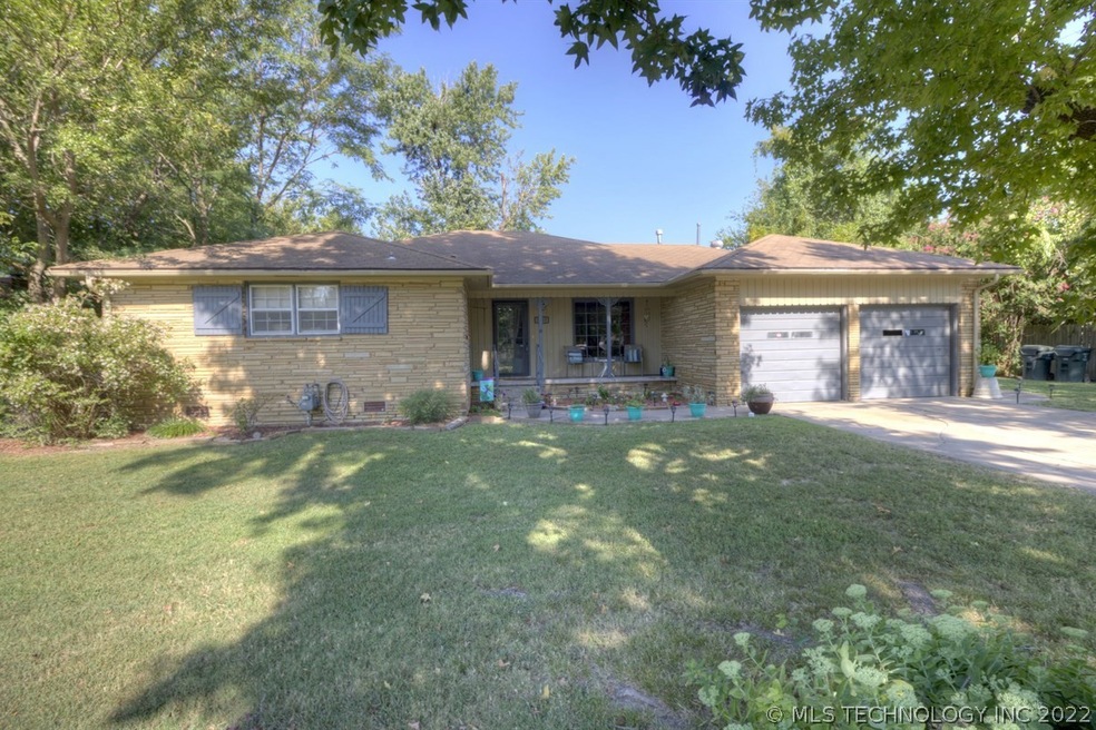 1015 N Muskogee Ave, Claremore, OK 74017 - photo 1