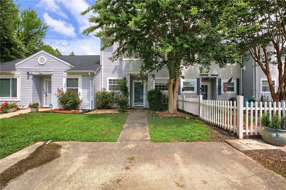 Welcome to 2102 Victoria Ct!