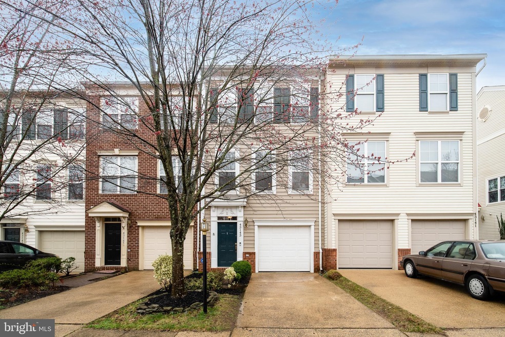 43143 Huntsman Square, Broadlands, VA 20148 - photo 1