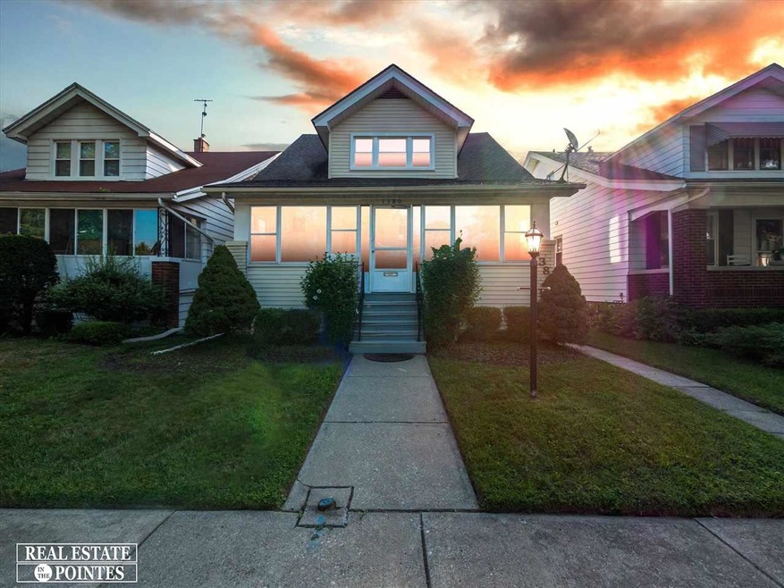 1380 Lakepointe St, Grosse Pointe Park, MI 48230 - photo 1