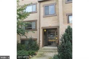 1671 Parkcrest Cir unit 400, Reston, VA 20190 - photo 1