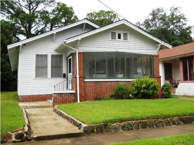 Leinkauf Historic District:  Built approximately i