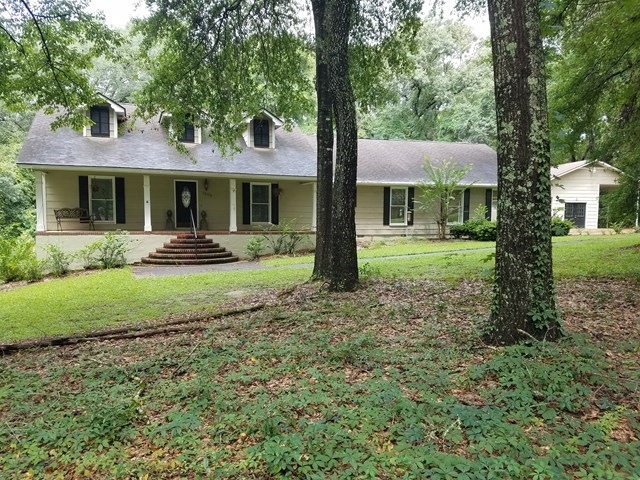 1609 Pineland Dr, Bainbridge, GA 39819 - photo 1
