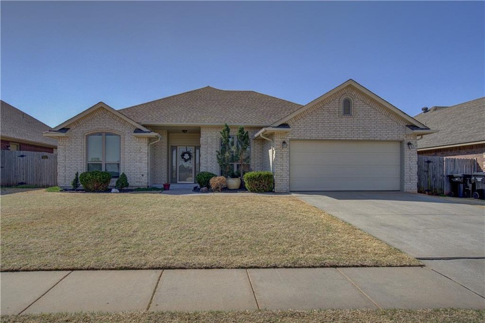 2604 SE 5th St, Moore, OK 73160 - photo 1