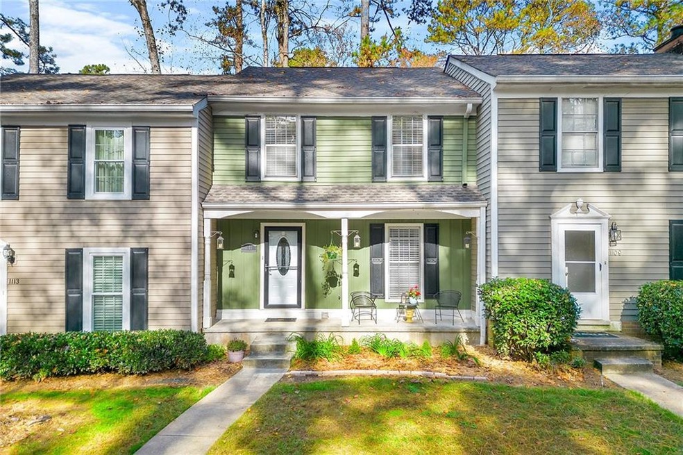 Multi unit property with a front yard