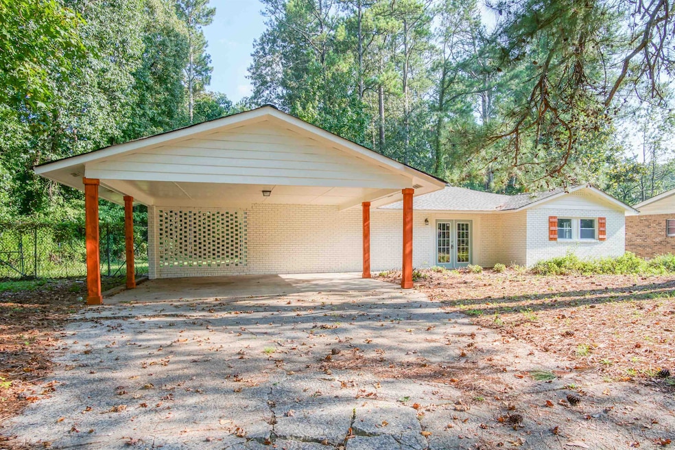 3910 Wildwood Lake Dr SW, Atlanta, GA 30331 - photo 1