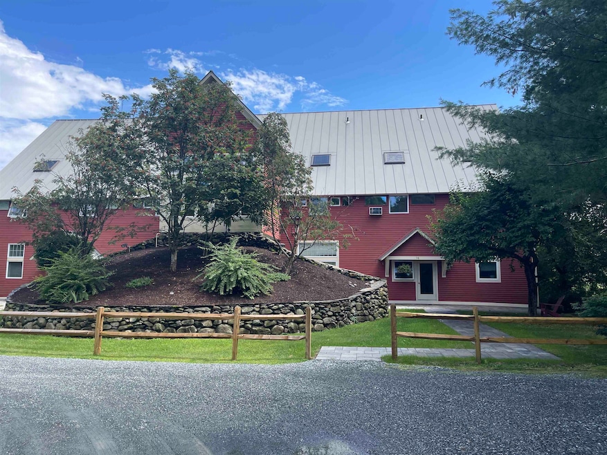 16 Hemlock Ridge Dr unit 301, White River Junction, VT 05001 - photo 1