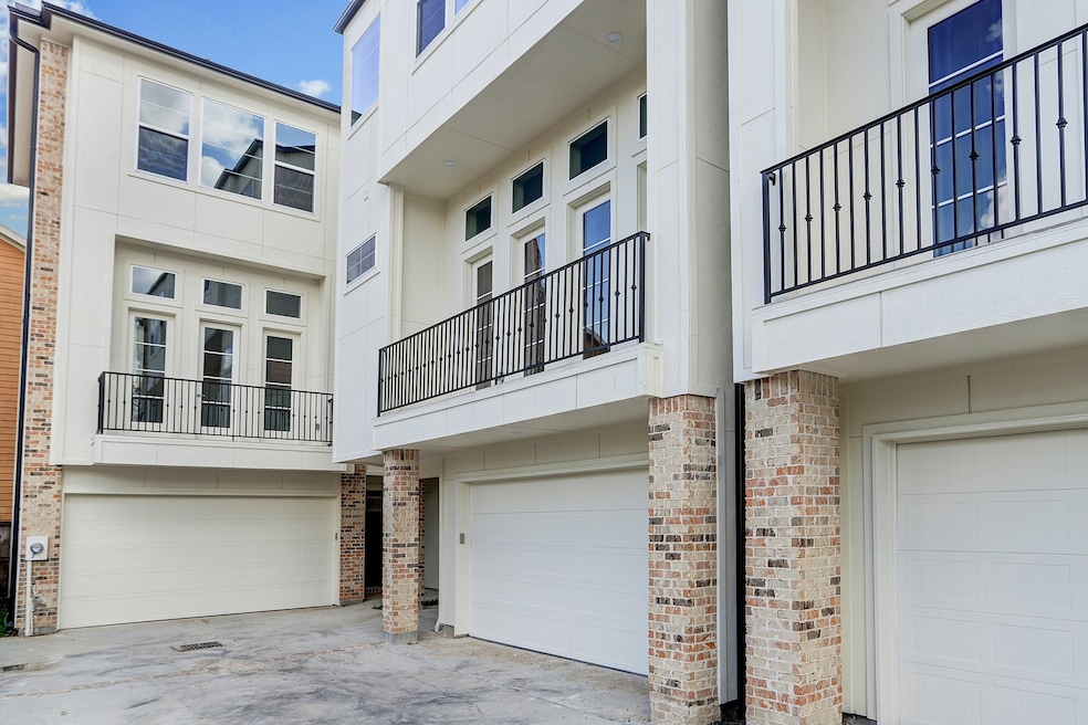 4407 Marina St unit C, Houston, TX 77007 - photo 1