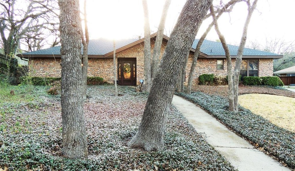 1500 Woodridge Cir, Euless, TX 76040 - photo 1