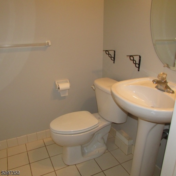 143 Limerick Ln unit 143, Phillipsburg, NJ 08865 - photo 1