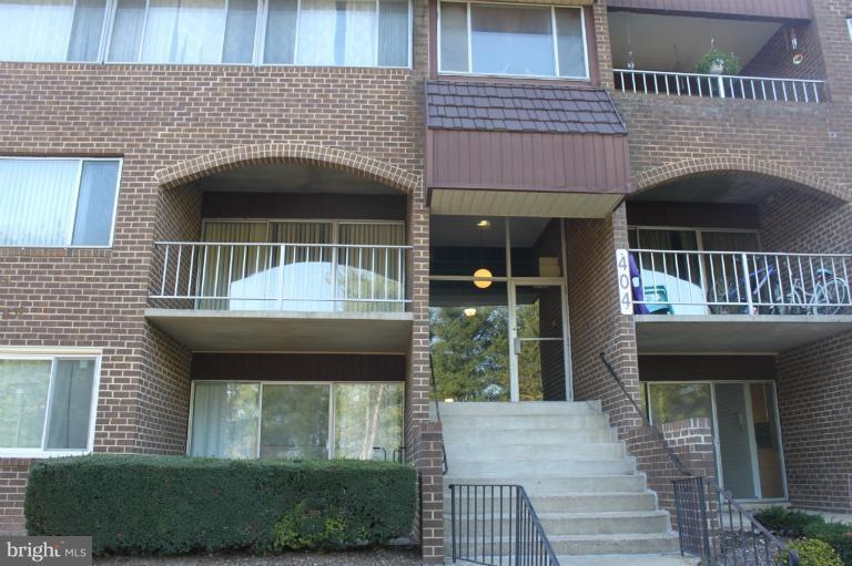 404 Girard St unit 203, Gaithersburg, MD 20877 - photo 1