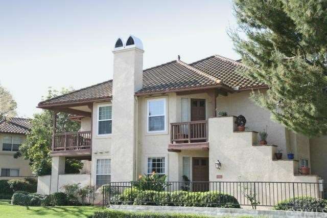 Beautiful light & bright end unit 3 bedroom home i