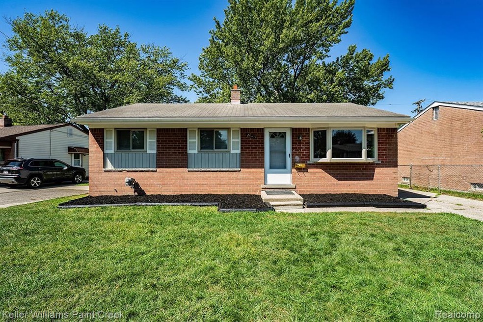 26471 Roberta St, Roseville, MI 48066 - photo 1