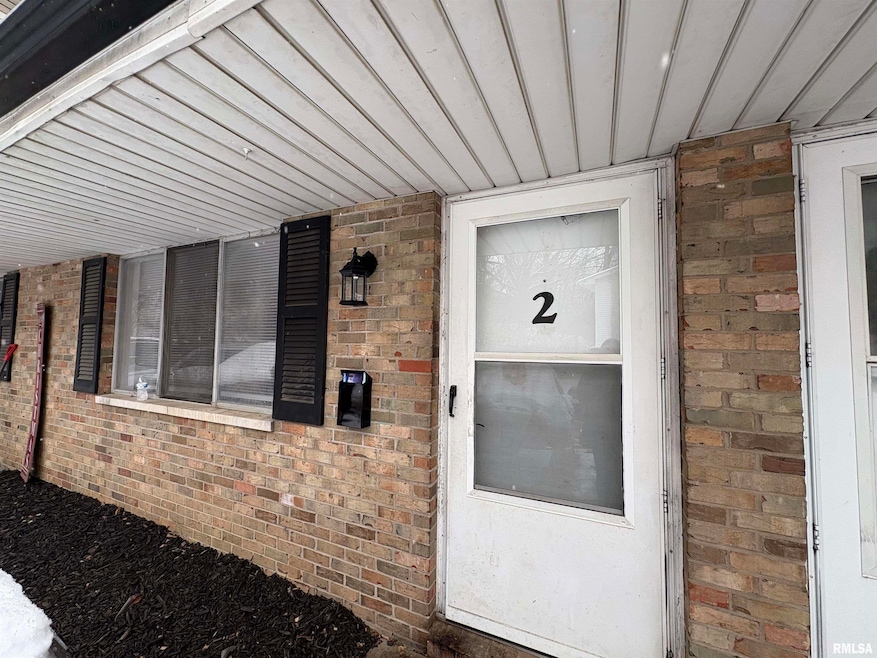 760 E Shore Dr unit 2, Pekin, IL 61554 - photo 1