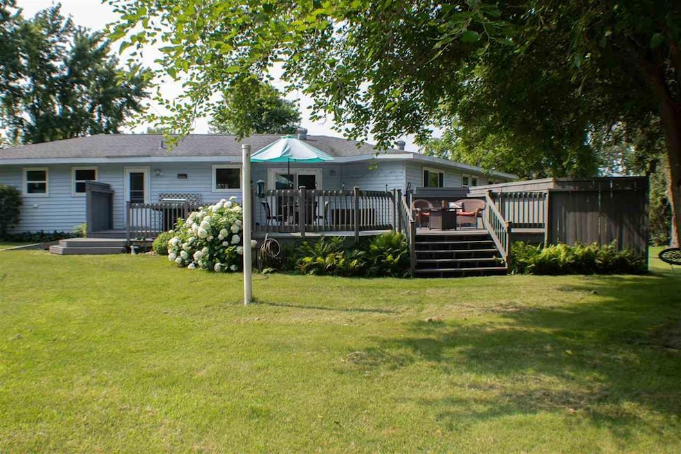 722 East Rd, Plainfield, WI 54966 - photo 1