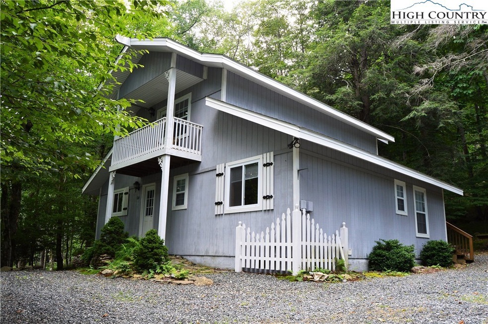 Super cute cottage within walking distance to hiki