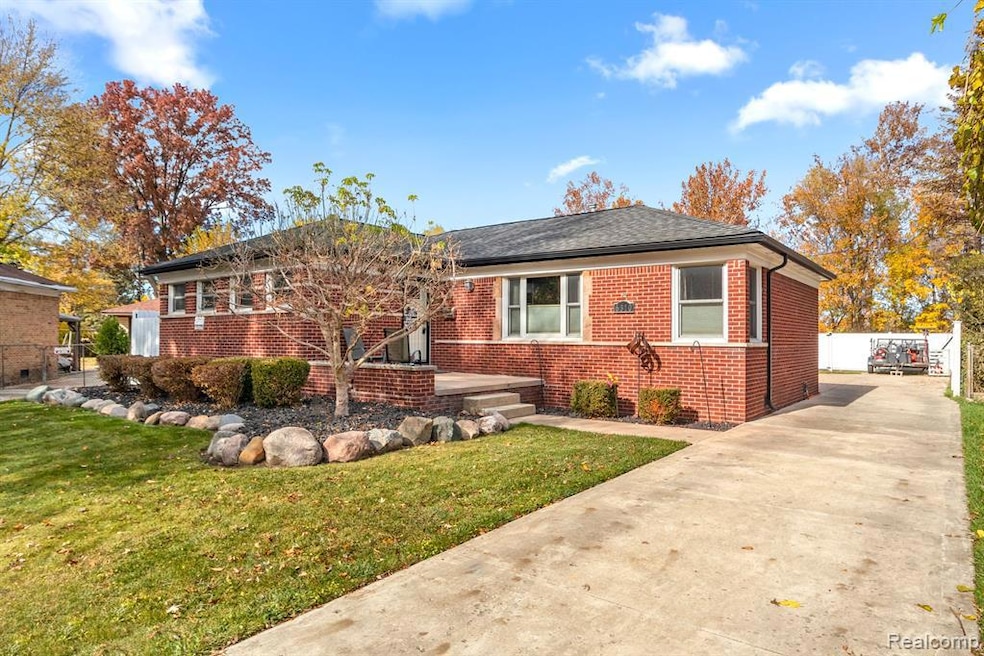 6310 Kolb Ave, Allen Park, MI 48101 - photo 1