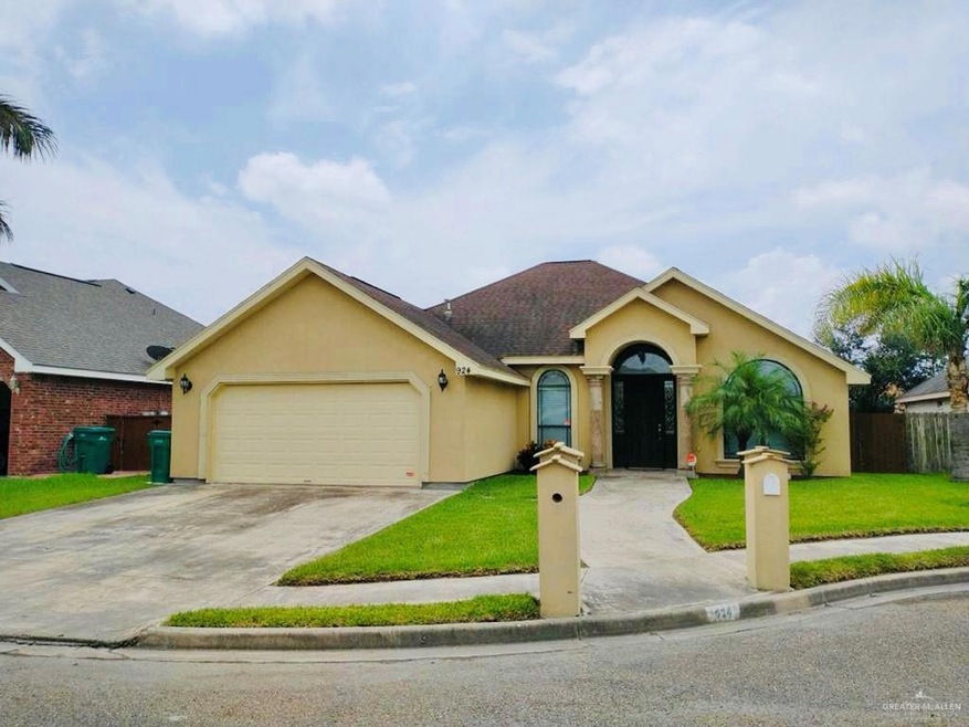 924 E Dorothy Cir, Pharr, TX 78577 - photo 1