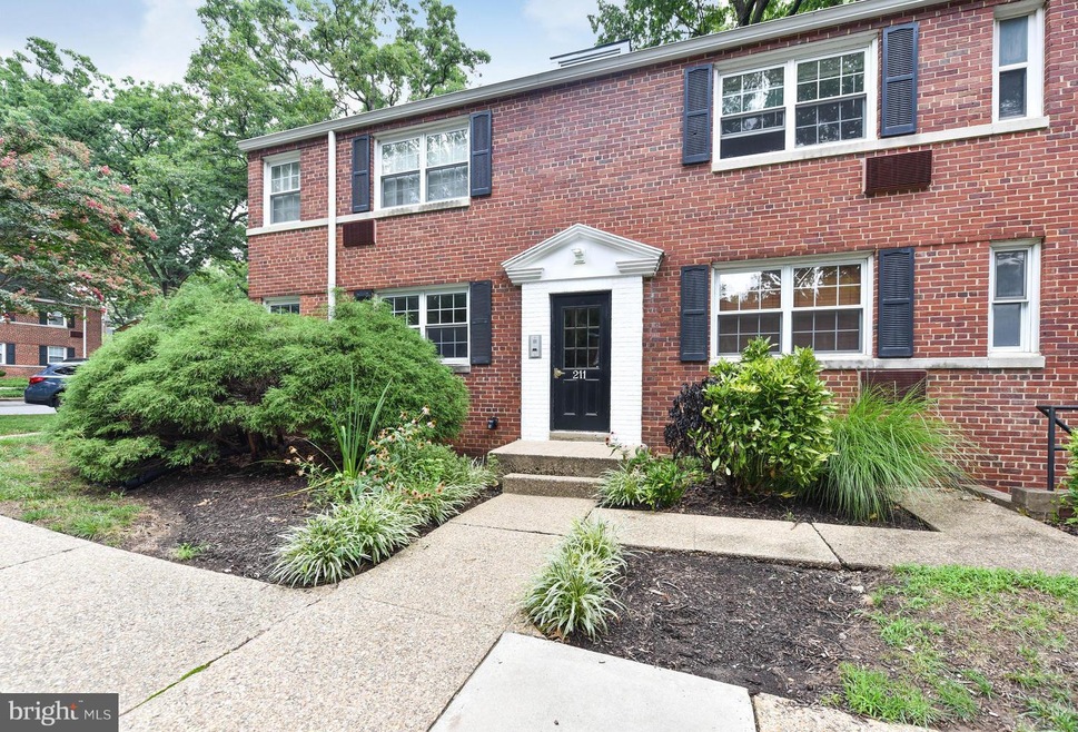 211 N Trenton St unit 2111, Arlington, VA 22203 - photo 1