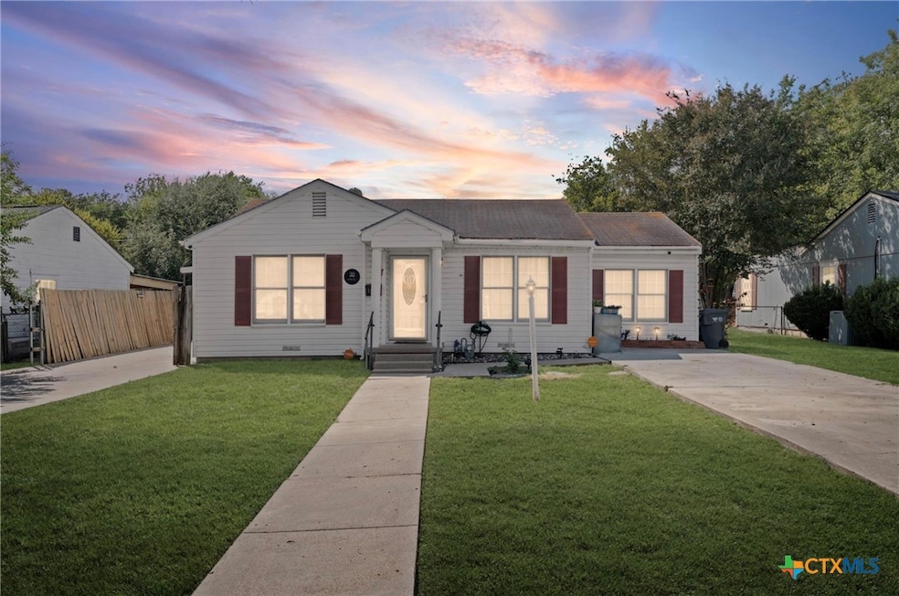 1313 Dartmouth St, Waco, TX 76711 - photo 1