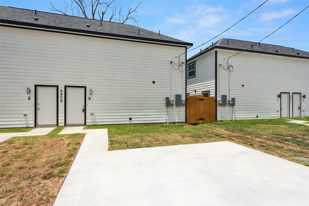 6809 Glass St unit B, Houston, TX 77016 - photo 1